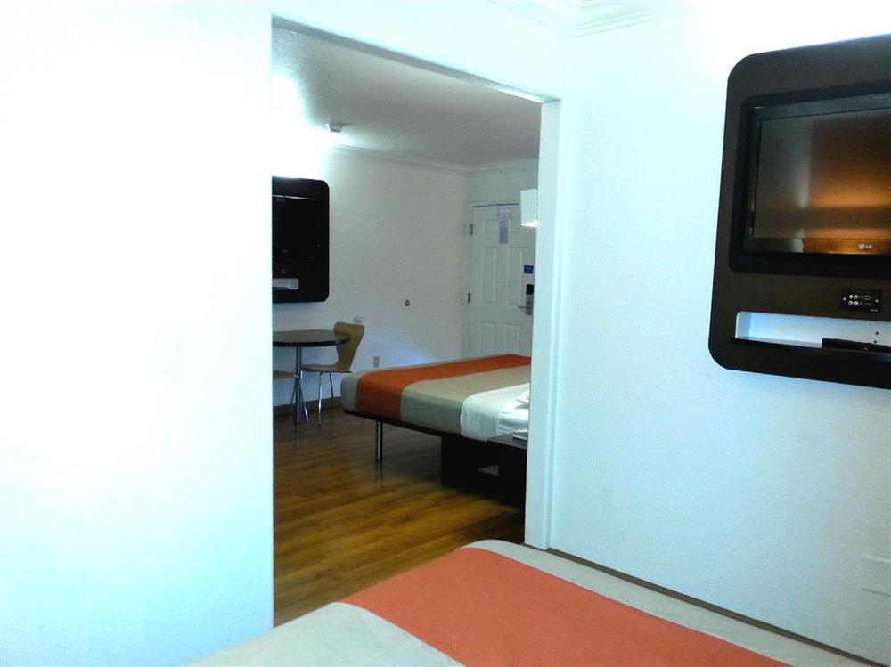 Motel 6-San Jose, Ca - Convention Center Стая снимка